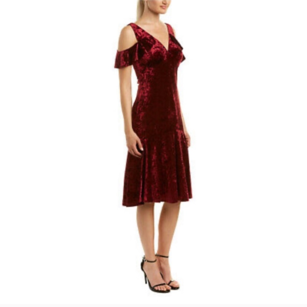 Fancy shoulder cutout dress